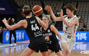 New Zealand’s McKenna Dale (L#44) and Japan’s Norika Konno (R#2) vies for the ball during their semi-final qualification basketball game between New Zealand and Japan at the 2025 FIBA Women’s Asia Cup in Shenzhen, China’s southern Guangdong province on July 18, 2025. (Photo by ADEK BERRY / AFP)