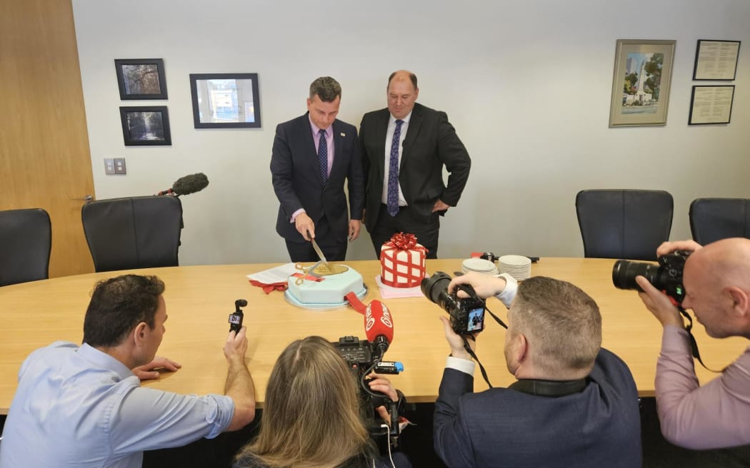 Ministers David Seymour and Andrew Hoggard cut cakes and red tape at Parliament.