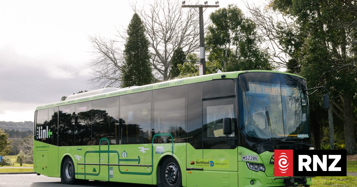 Rock-throwing forces Whangārei bus to avoid route | RNZ