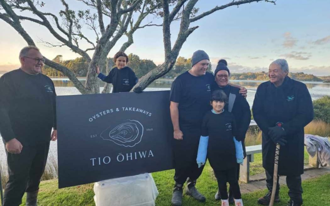 Wini Geddes and her whānau at Tio Ōhiwa oyster farm.