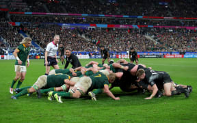South Africa’s Faf de Klerk puts the ball into the scrum watched by Aaron Smith of New Zealand. Rugby World Cup France 2023.