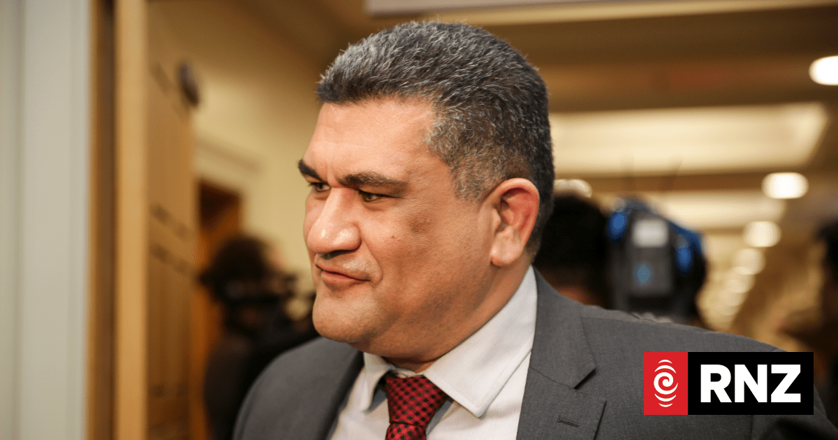 Ex Chatham Islands Council chief executive Paul Eagle apologises as audit exposes 'excessive' spending - RNZ