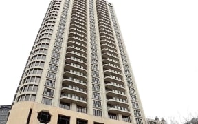 Apartment dwellers face another night without power