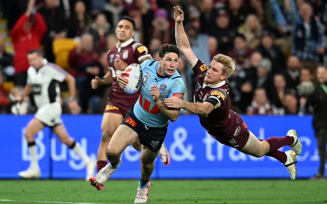 Mitchell Moses (left) of the Blues gets past Tom Dearden (right) of the Maroons to score a try during the State of Origin game three match between the Queensland Maroons and the New South Wales Blues at Suncorp Stadium in Brisbane, Wednesday, July 17, 2024. (AAP Image/Darren England/ Photosport)