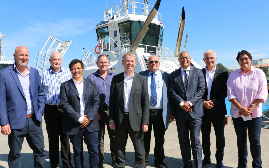 Announcement of emergency shipping service, Gisborne to Napier
