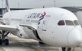 Passengers disembark from a Latam Airlines Boeing 787 Dreamliner at Charles de Gaulle International Airport in Paris on September 17, 2023. (Photo by Daniel SLIM / AFP)