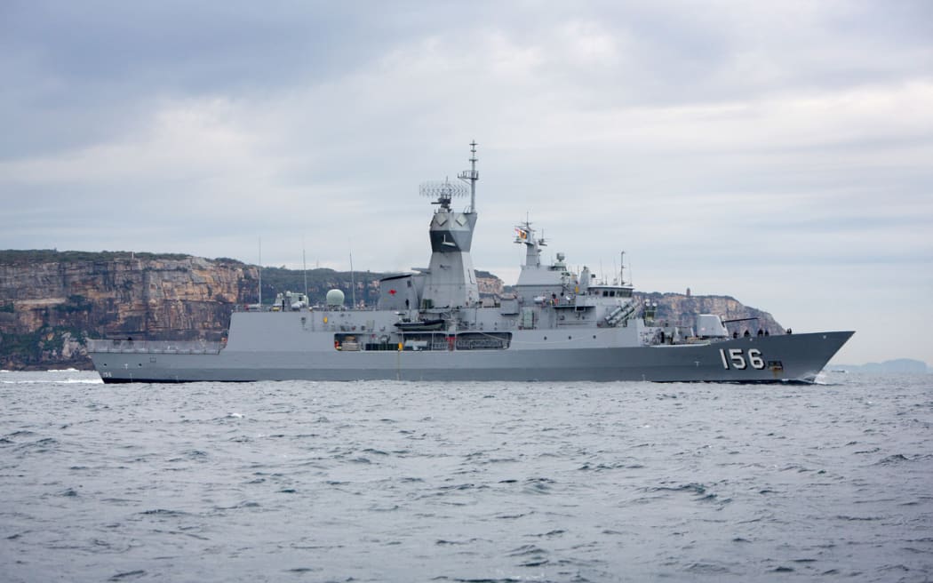 HMAS Toowoomba departs Sydney Harbour.