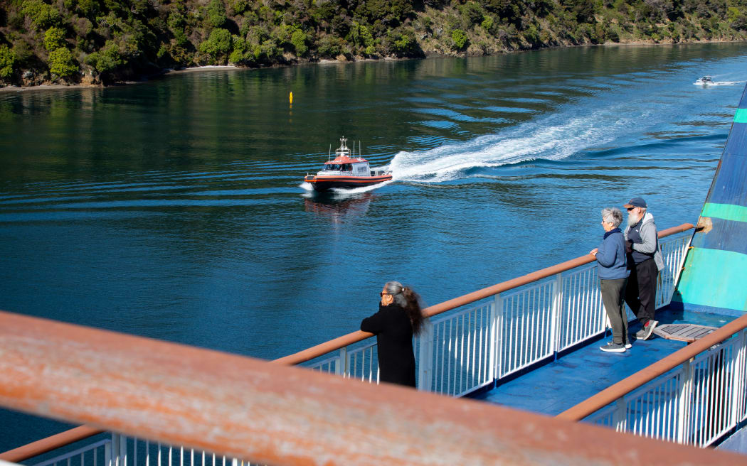 nz coast guard saying goodbye to aratere