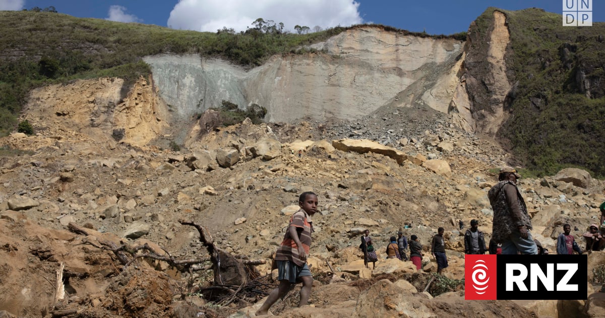 Survivors of Papua New Guinea landslide say they heard two loud cracks ...