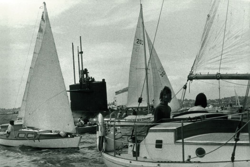 The USS Haddo attempts to enter Auckland Harbour while being surrounded by Peace Squadron vessels.