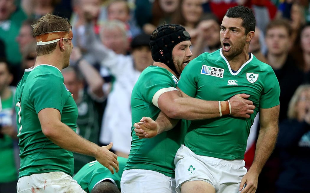 Ireland's Rob Kearney celebrates his try with Sean O'Brien and Chris Henry RWC2015