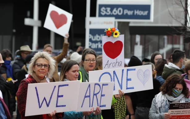 Students on standby to offer aroha to mosque victims | RNZ
