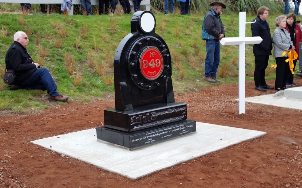 The memorial at Tangiwai.