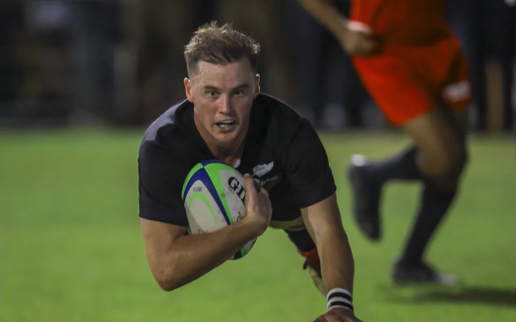 Jarred Percival scores for the NZ U85kg side.