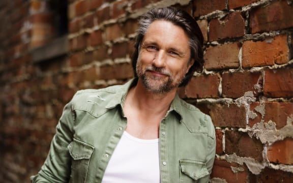 Kiwi actor Martin Henderson has been back in Aotearoa for the summer filming the TVNZ show My Life is Murder.