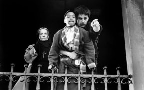Vincent Ward with actors on set of Map of the Human Heart