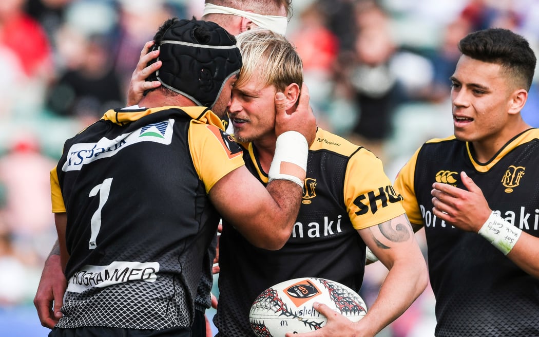 Taranaki Adrian Wyrill (L) celebrates his try with Warwick Lahmert during a match against North Harbour.
North Harbour v Taranaki, Mitre 10 Cup Rugby, QBE Stadium, Auckland, New Zealand. 15 October 2017. © Copyright Image: Marc Shannon / www.photosport.nz.