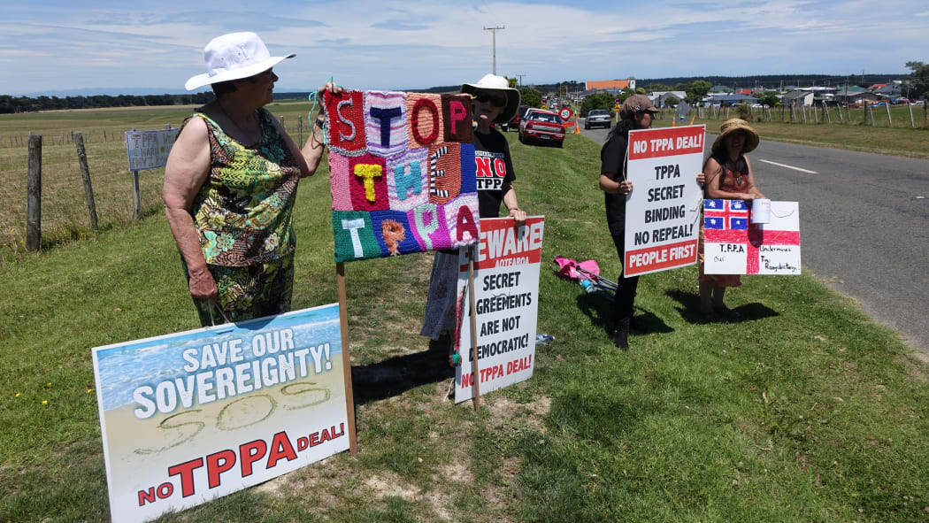 Ratana church elders and Maori leaders have complained about the secrecy of the trade deal and want its signing to be delayed.