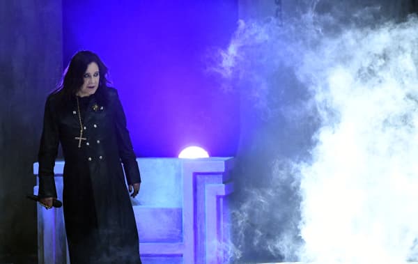 LOS ANGELES, CALIFORNIA - NOVEMBER 24: Ozzy Osbourne performs onstage during the 2019 American Music Awards at Microsoft Theater on November 24, 2019 in Los Angeles, California.   Kevin Winter/Getty Images for dcp/AFP (Photo by KEVIN WINTER / GETTY IMAGES NORTH AMERICA / Getty Images via AFP)
