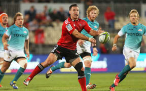 Ryan Crotty of the Crusaders passing the ball against the Cheetahs.
