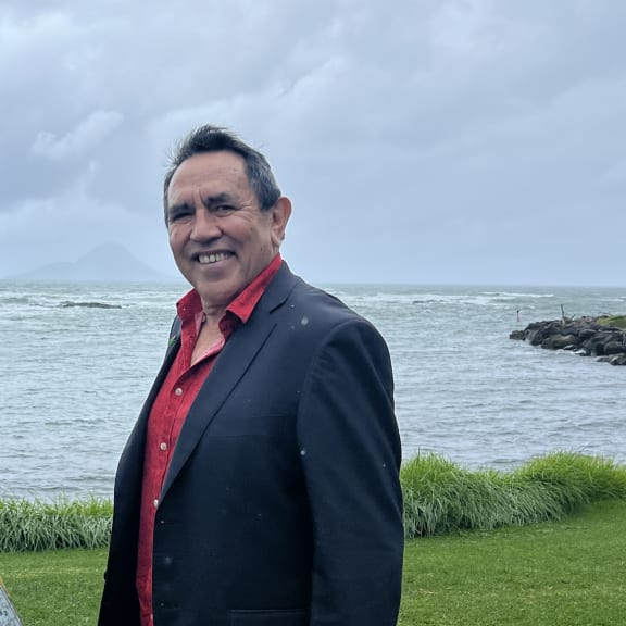 Mark Sykes at Whakatane heads and the statue of Wairaka on Turuturu rock.
