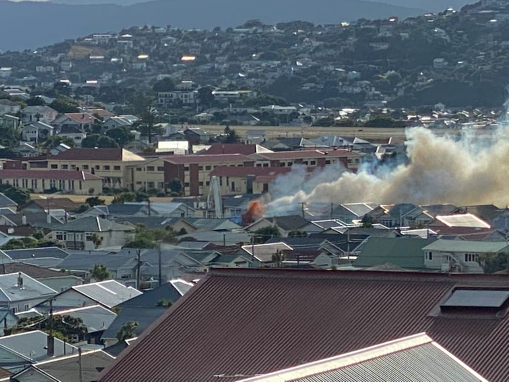 A large house fire in Kilbirne, Wellington, sent smoke billowing over the suburb.