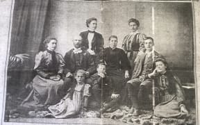 George Frederick  and Mary Jane Carpenter (in black, centre) with Alice, Edith, Harriet, Frederick, Gladys, William and Emily c. 1897