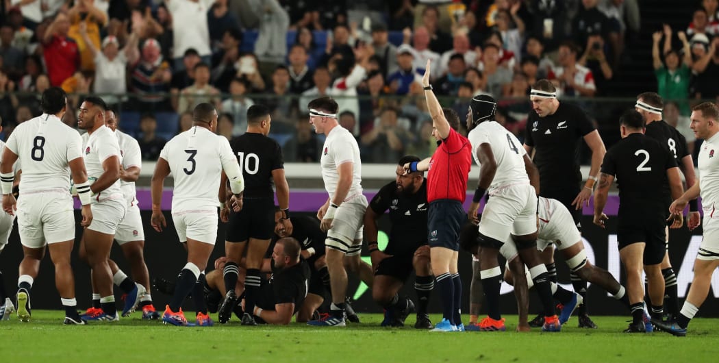 England's players react after Manu Tuilagi's first try during the first half of the Semi-Finals in the 2019 Rugby World Cup Japan against New Zealand at International Stadium Yokohama in Yokohama, Kanagawa Prefecture on Oct. 26, 2019. ( The Yomiuri Shimbun )