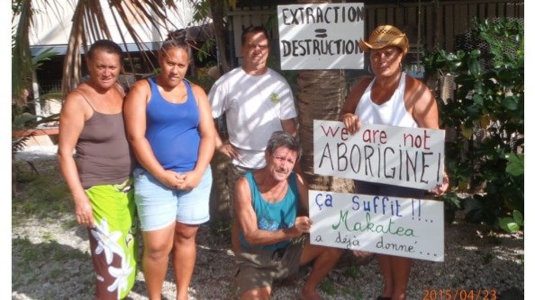 Two associations, Fatu Fenua no Makatea and Rupe no Makatea, petition against phosphate mining