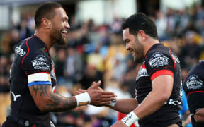 Manu Vatuvei (L) celebrates his assist for Warriors team-mate Konrad Hurrell's try vs Cronulla Sharks at Mt Smart Stadium, Auckland, New Zealand 1 August 2015