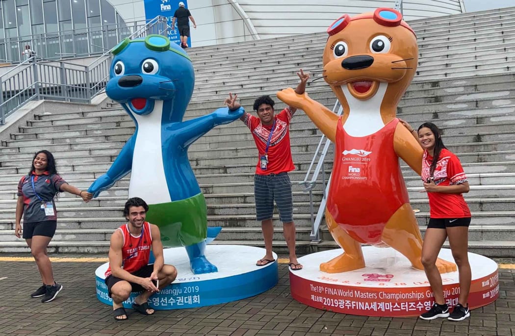 Amini Fonua (2L) with Tonga's delegation at the 2019 World Aquatics Championships  in Gwangju, South Korea