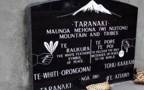 A plaque on the Rongo Memorial Rock in Dunedin commemorating the Parihaka prisoners.
