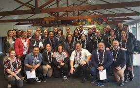 SAVEATAMA ERONI CLARK (FRONT ROW, FIFTH FROM THE LEFT) AND AUT PROFESSOR LESLEY FERKINS (SECOND ROW, FAR RIGHT) AT THE FINAL TALANOA FOR NAVIGATING TWO WORLDS RESEARCH PARTICIPANTS.