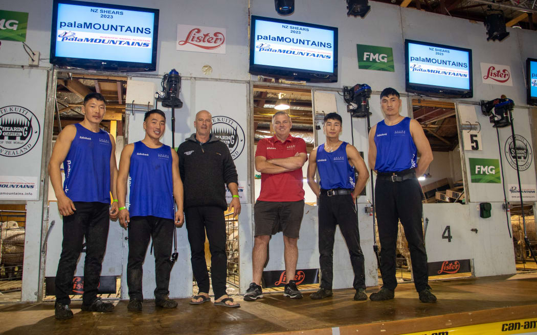 New Zealand farmers have shared their shearing knowledge with more than 100 Mongolian herders during a five week tour of the country.