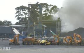 Auckland scrap metal fire may burn through tomorrow: RNZ Checkpoint