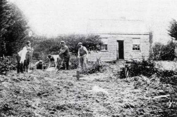 Police dug up three bodies in Minnie Dean's garden in 1895