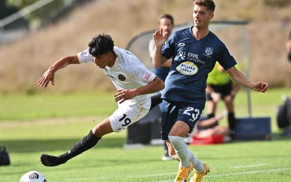 Haris Zeb (left) of Team Wellington and Alfie Rogers
