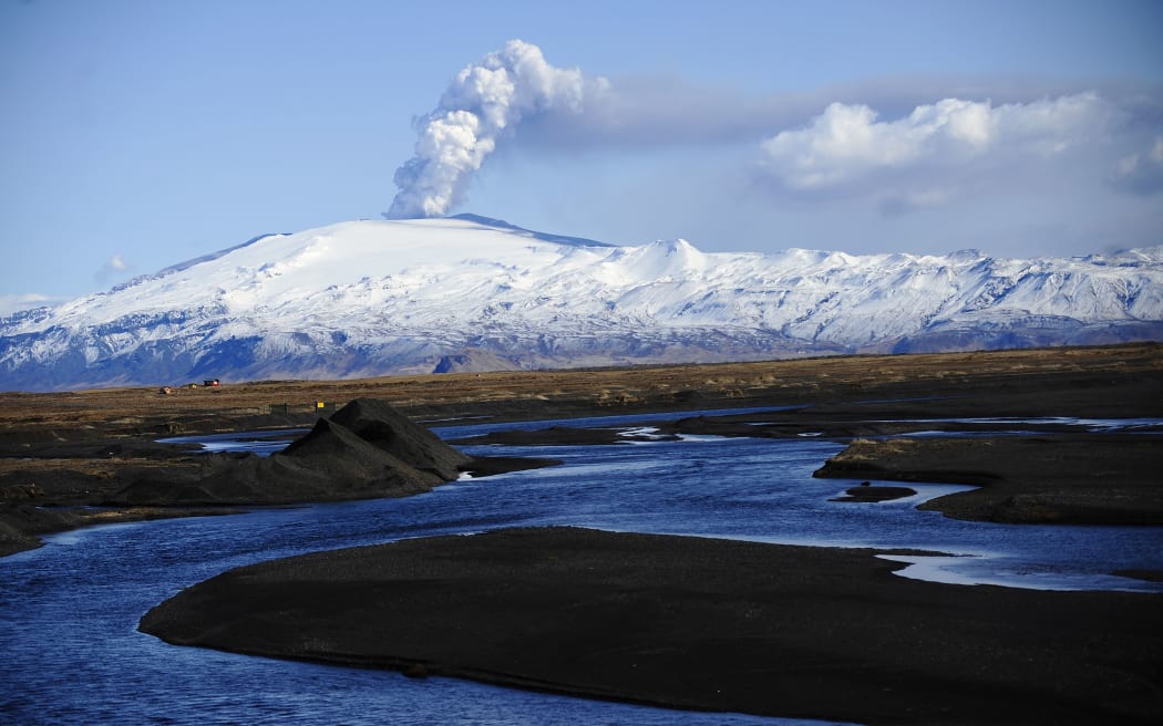 Smoke and ash billow from the Eyjafjallajökull volcano near Porolfsell, on 21 April 2010.