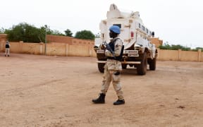United Nations MUNISMA peacekeepers patrol the streets in the  city of Gao, eastern Mali on August 3, 2018. President Ibrahim Boubacar Keita on August 3, 2018 urged Malians who voted for him to turn out for a second round next week while his run-off opponent Soumaila Cisse called on parties to forge a "broad democratic front" against the incumbent. (Photo by SEYLLOU / AFP)