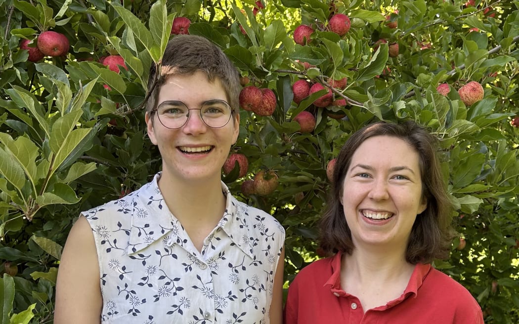 Musicians Genevieve gates-Panneton and Bethany Angus.