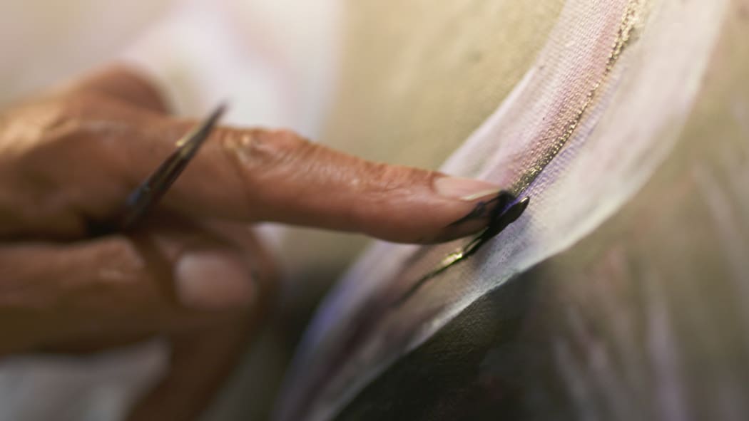 An artist who has experienced a stroke at Māpura Studio painting.