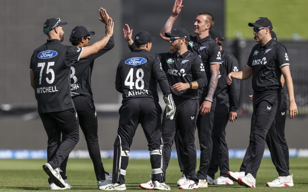 New Zealand's players celebrate a wicket during the second one-day international (ODI) cricket match between New Zealand and England at Seddon Park in Hamilton on October 29, 2025. (Photo by DJ MILLS / AFP)