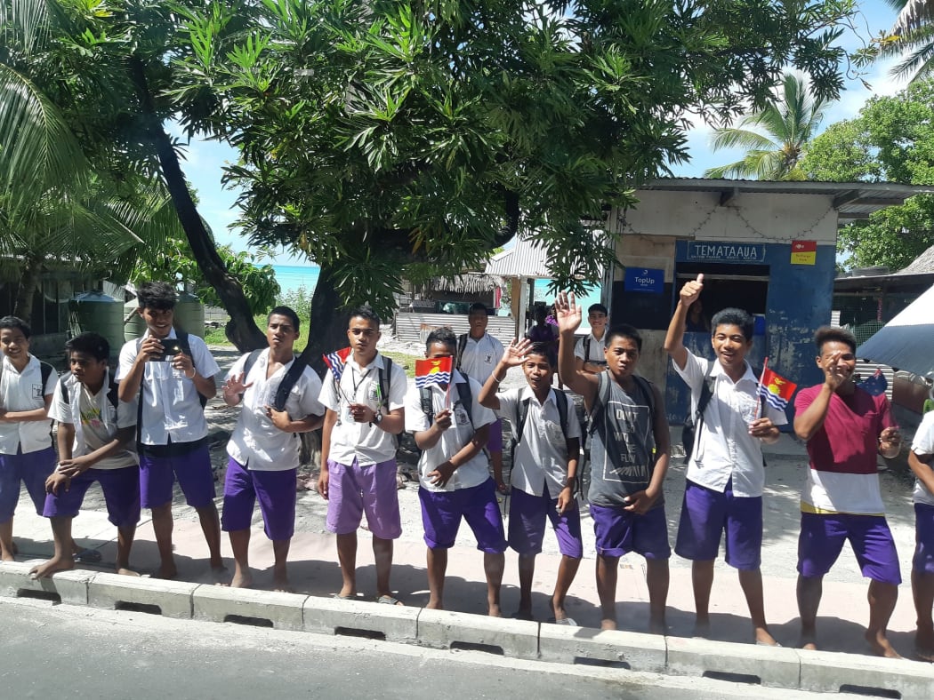 Children in Kiribati welcome Winston Peters