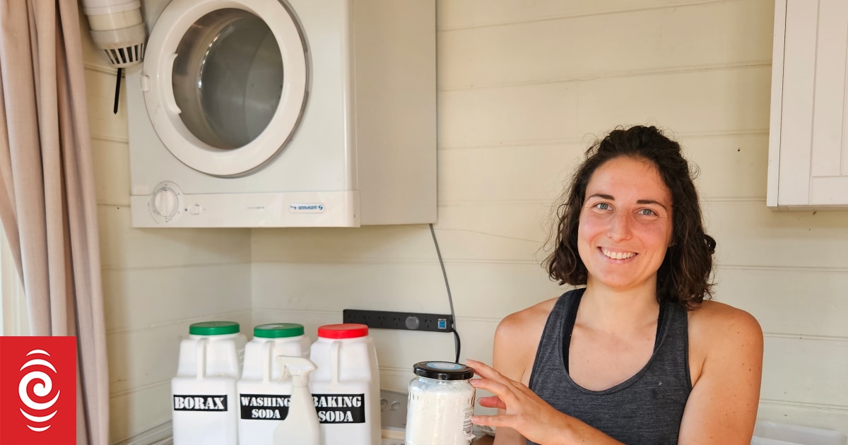 Can You Mix Bleach And Baking Soda for Laundry: Expert Tips