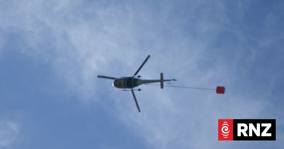 Large scrub fire threatens telecommunications towers in Southland