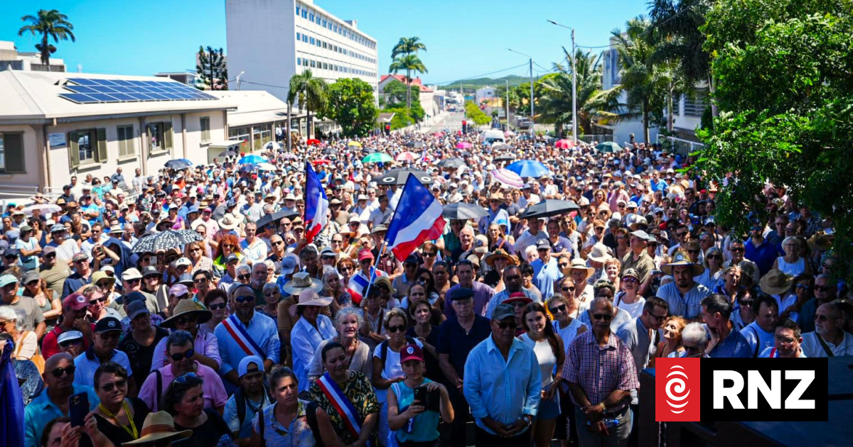 Thousands take to the streets of Nouméa ahead of French Parliament debate