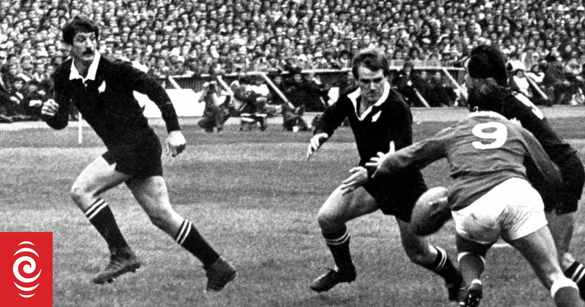 Former All Black first-five dies after long battle with cancer | RNZ News