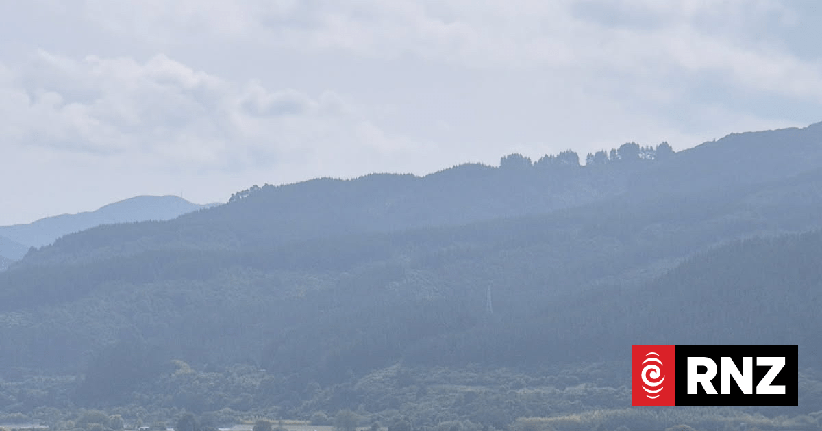 Fire at wreckers yard in Upper Hutt extinguished, roads remain closed