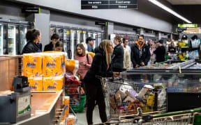 Crowds rush to Countdown supermarket in Grey Lynn, Auckland.
