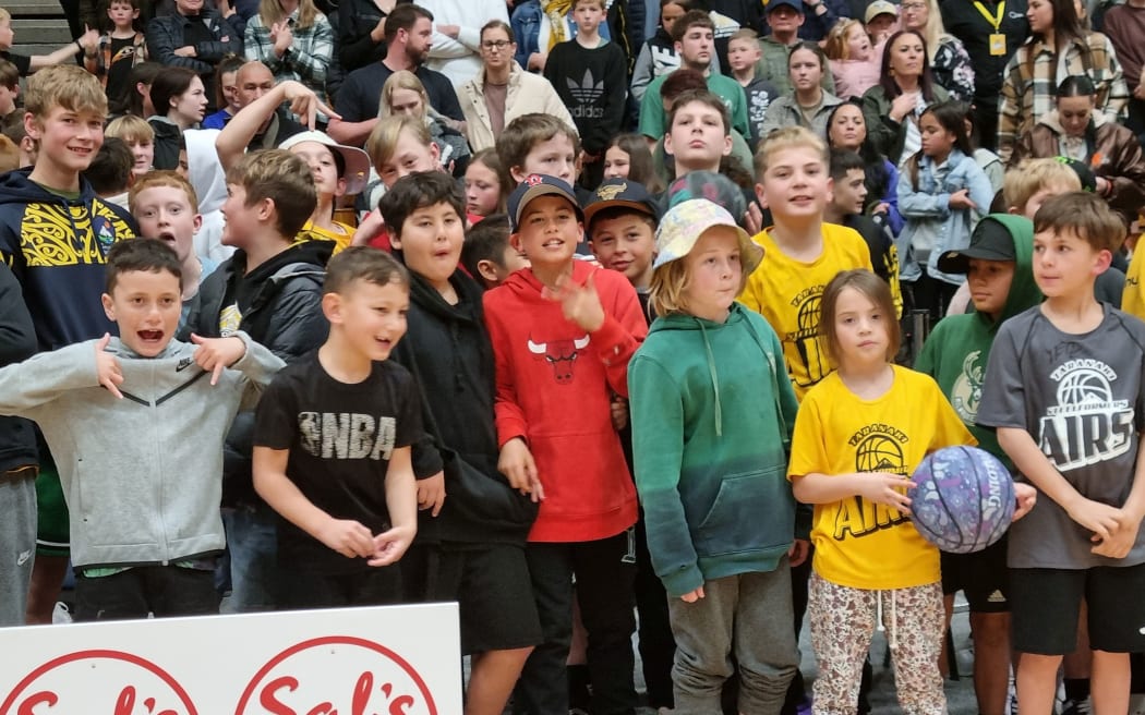 Young fans of Taranaki Mountain Airs